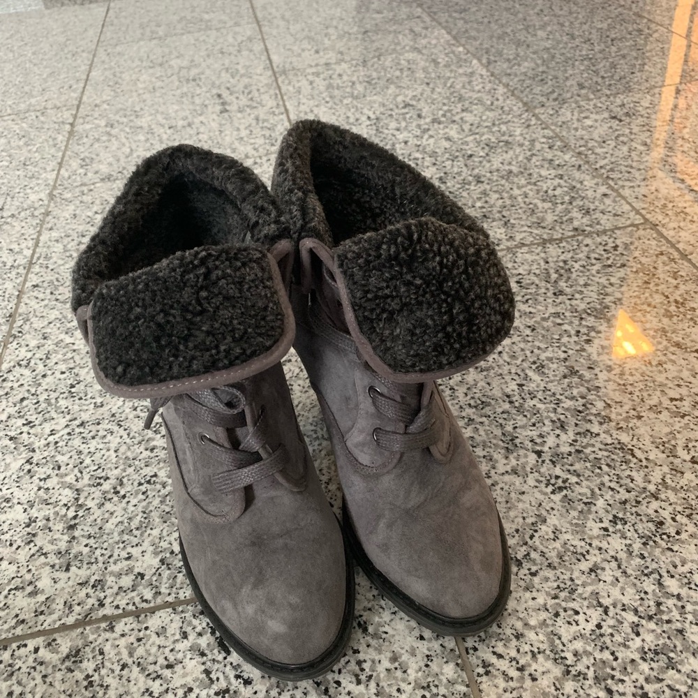 Boots - Picture 2 of 4